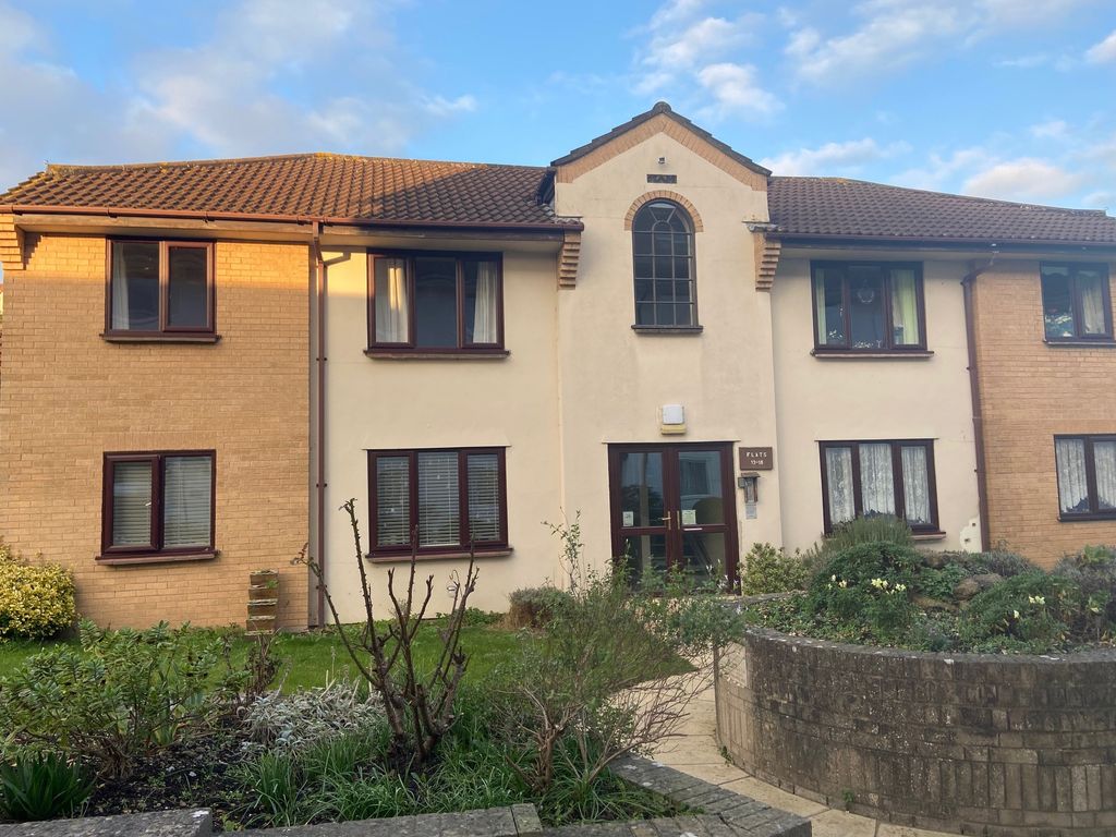1 bed flat for sale in The Avenue, Yeovil BA21, £40,000