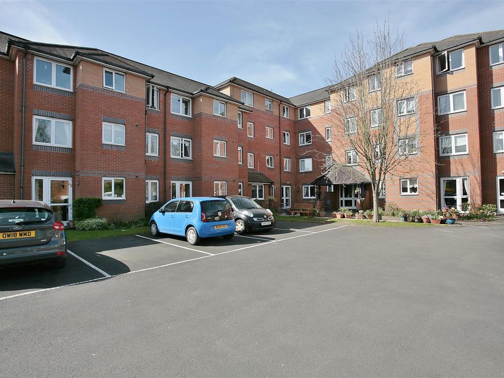 2 bed flat for sale in Spencer Court, Britannia Road, Banbury OX16, £89,000