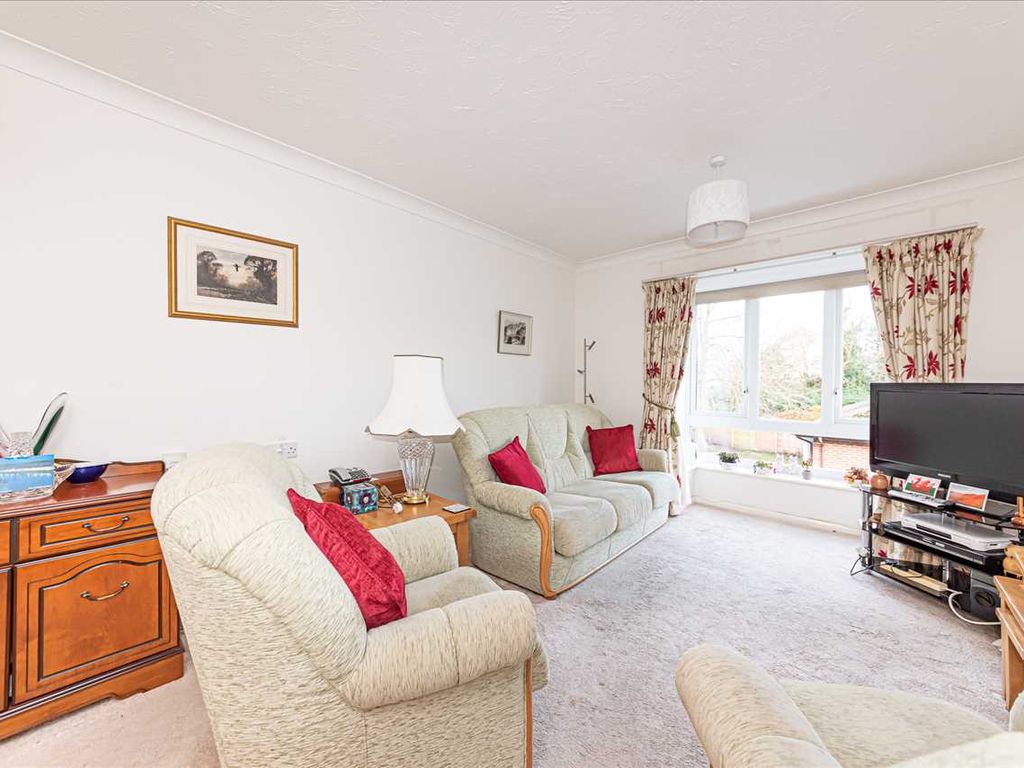 1 bed property for sale in Oak Lodge, New Road, Crowthorne RG45, £140,000