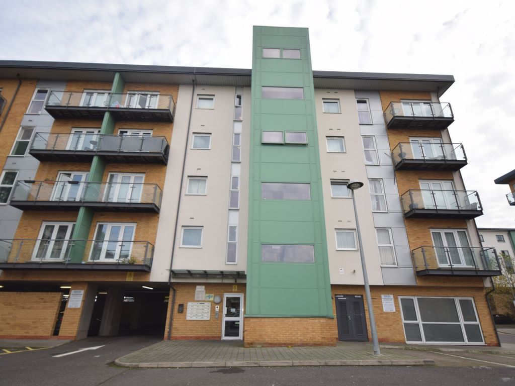 2 bed flat for sale in Parkhouse Court, Hatfield AL10, £250,000