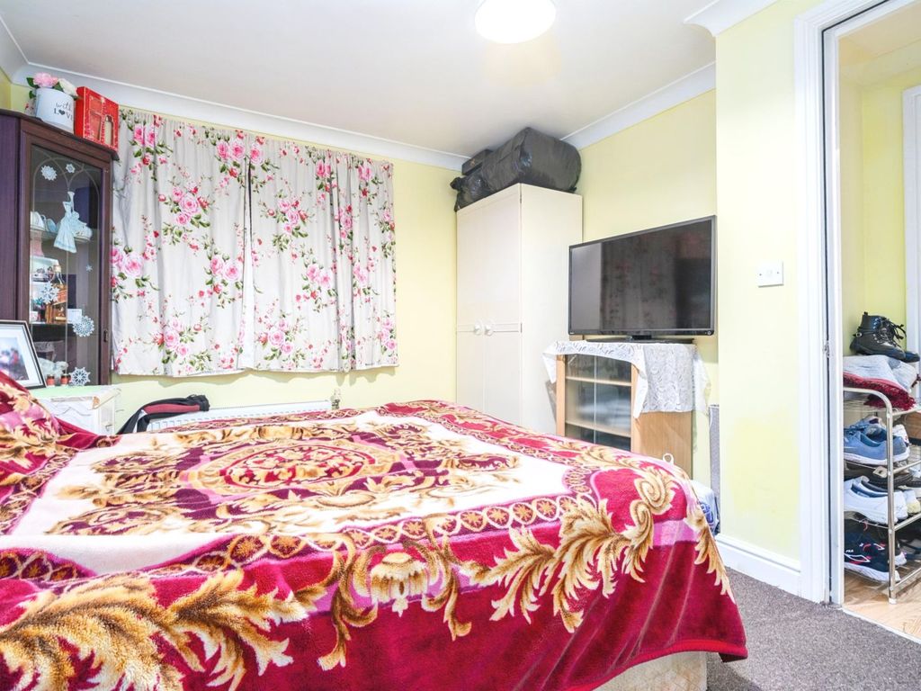 1 bed flat for sale in 43 Cardiff Road, Luton LU1, £100,000