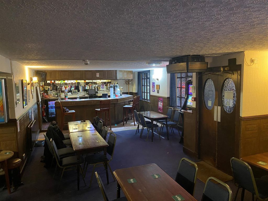 Pub/bar for sale in Main Street, Perth PH2, £139,000