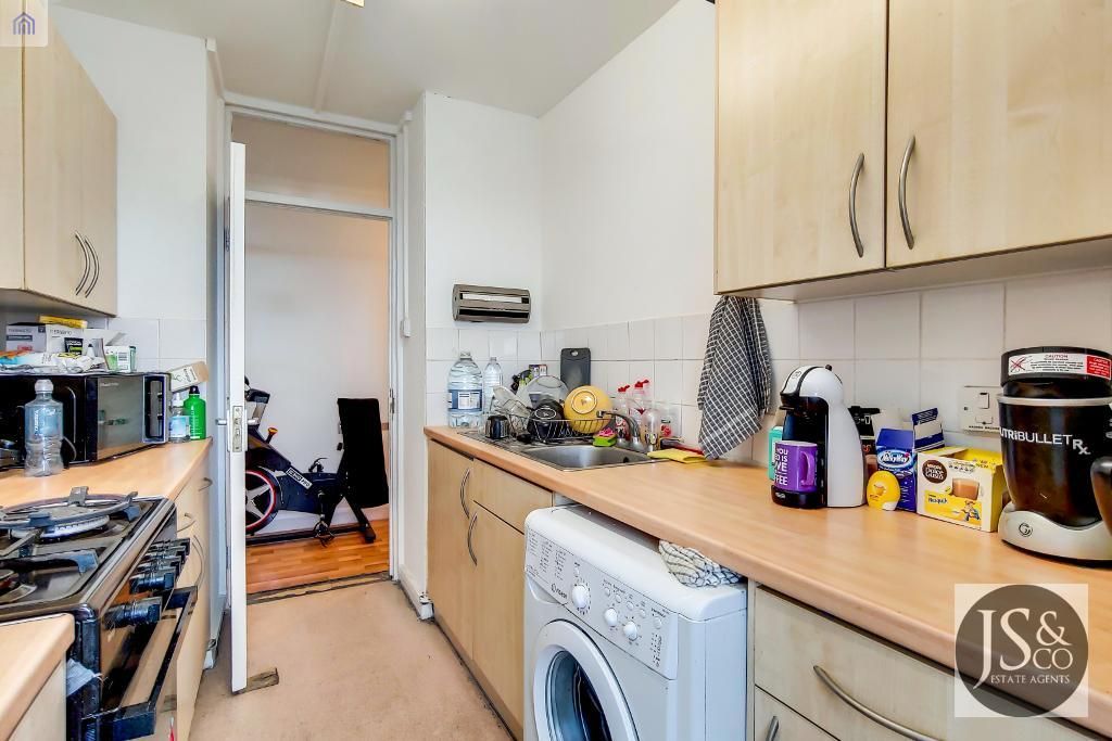 1 bed flat for sale in Brydale House, Rotherhithe Street, London SE16, £290,000