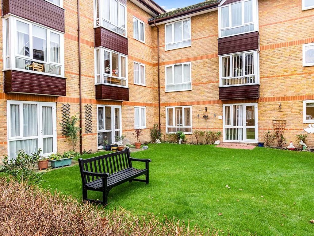 1 bed flat for sale in Oak Lodge, 21 Thicket Road, Sutton SM1, £160,000