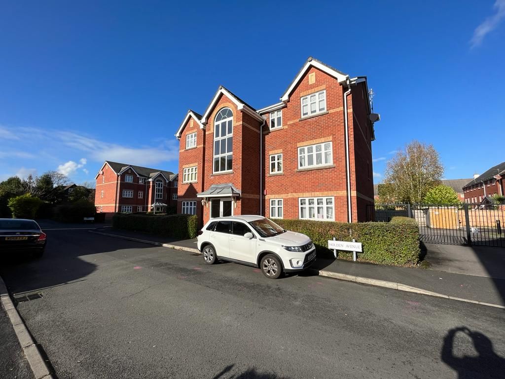 2 bed flat for sale in Holden Avenue, Manchester M16, £180,000