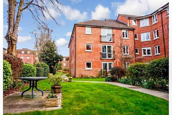 1 bed flat for sale in Byron Court, Stockbridge Road, Chichester PO19, £95,000