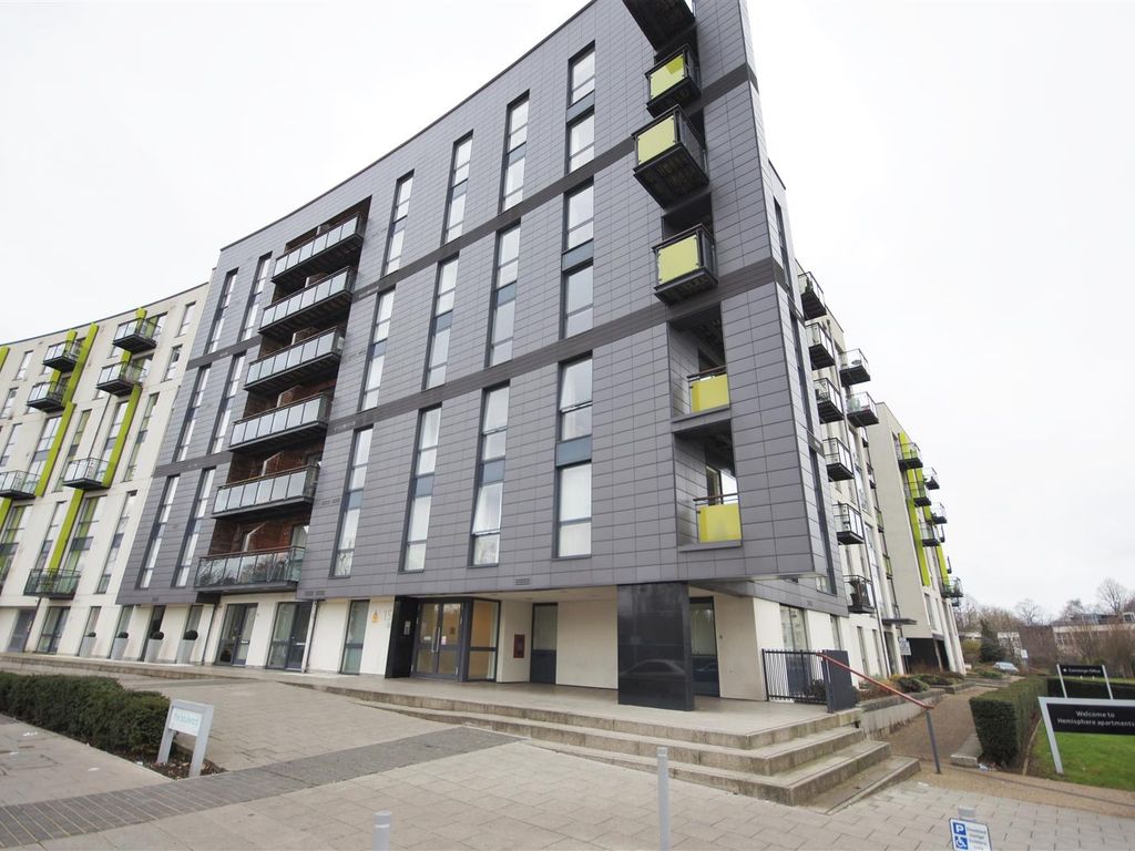 2 bed flat for sale in The Boulevard, Birmingham B5, £200,000