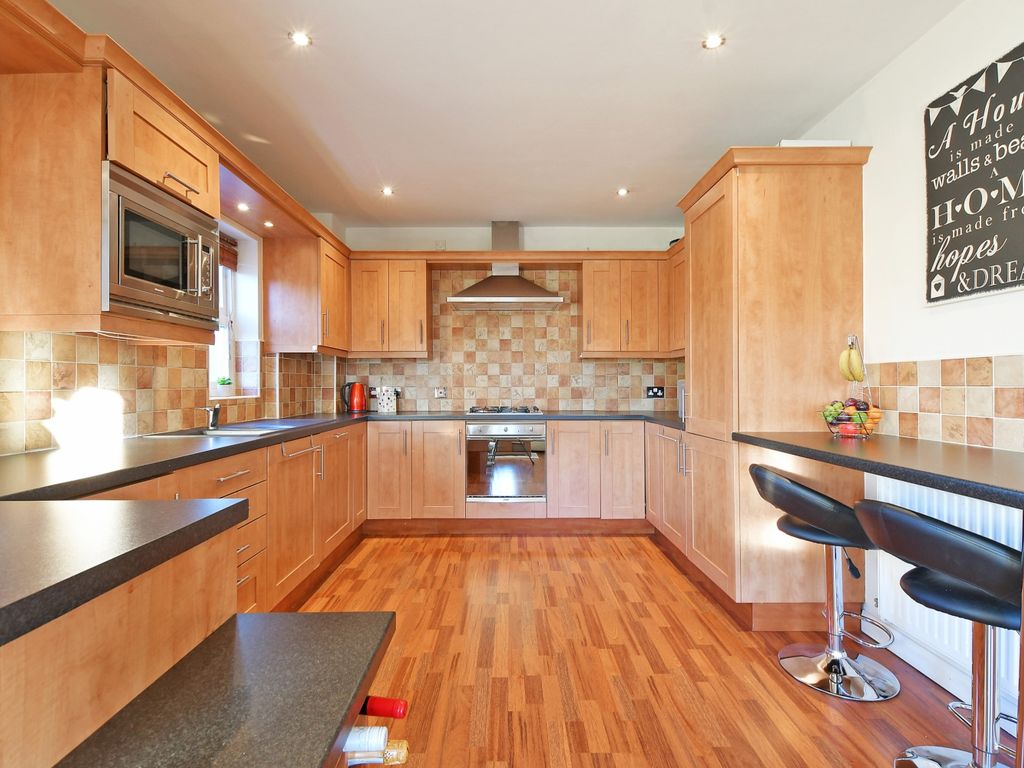 3 bed flat for sale in Hillfoot Court, Totley S17, £300,000