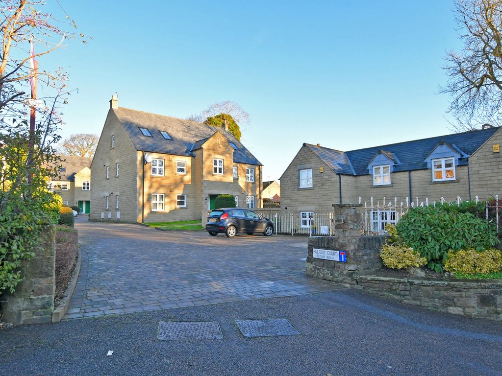 3 bed flat for sale in Hillfoot Court, Totley S17, £300,000