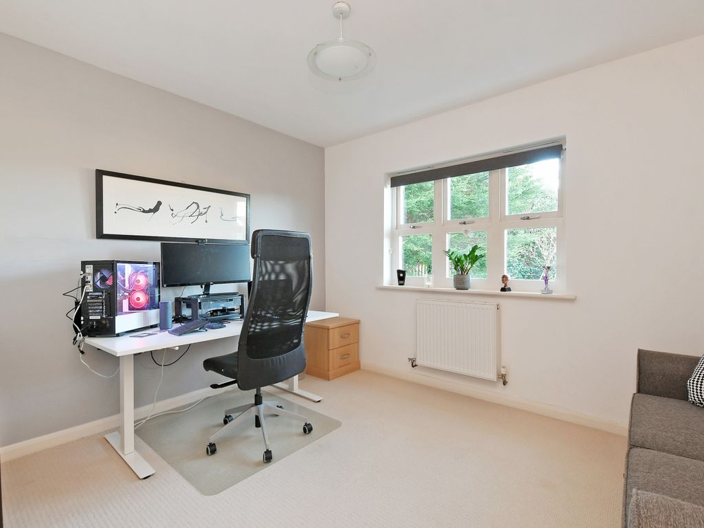 3 bed flat for sale in Hillfoot Court, Totley S17, £300,000