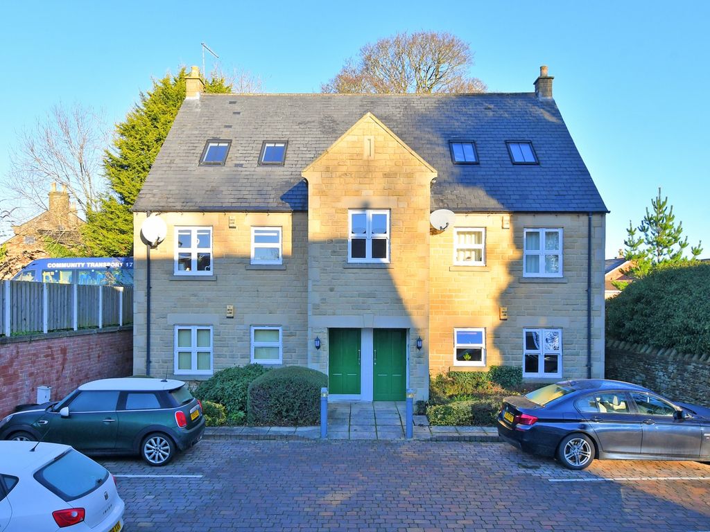 3 bed flat for sale in Hillfoot Court, Totley S17, £300,000