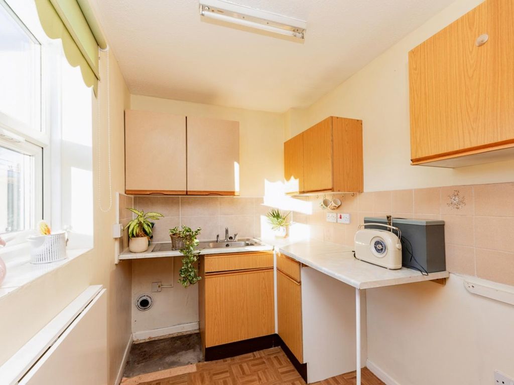 1 bed flat for sale in Seymour Court, Baliol Road, Hitchin, Hertfordshire SG5, £85,000