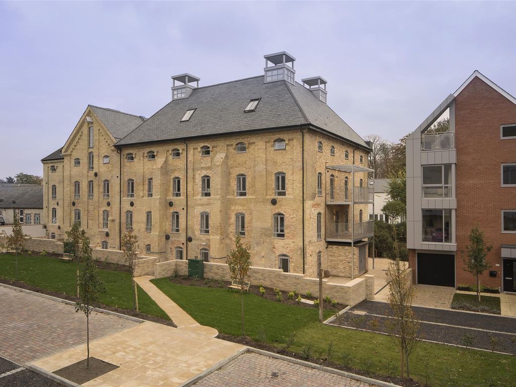 2 bed flat for sale in The Maltings, Brewers Lane, Newmarket CB8, £300,000