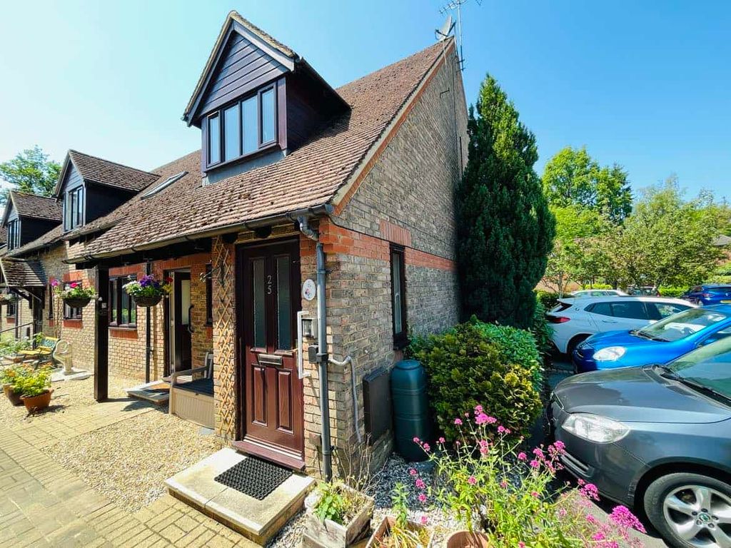1 bed maisonette for sale in Watermill Court, Bath Road, Woolhampton, Reading RG7, £155,000