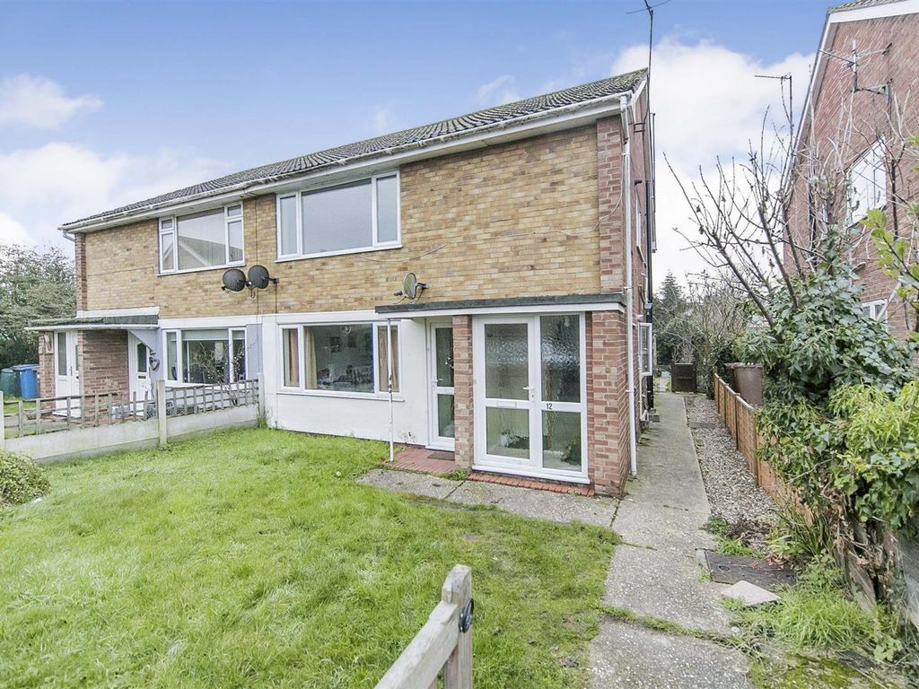 2 bed property for sale in Stour Gardens, Great Cornard, Sudbury CO10, £140,000