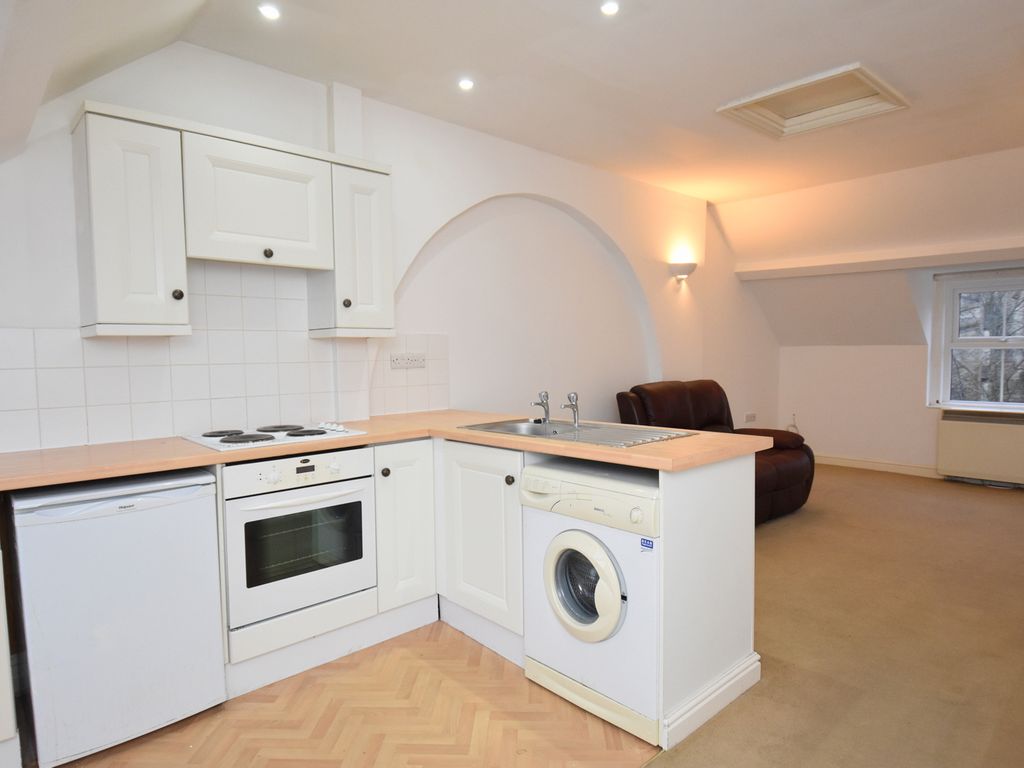 2 bed flat for sale in Wincanton, Somerset BA9, £139,950