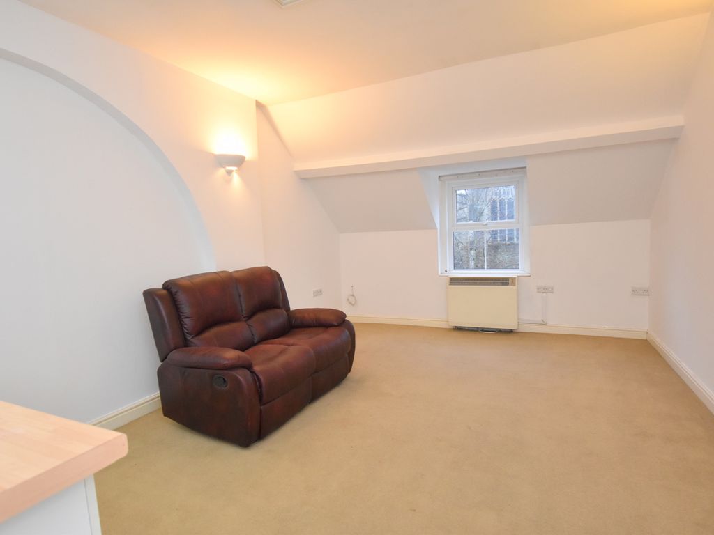 2 bed flat for sale in Wincanton, Somerset BA9, £139,950