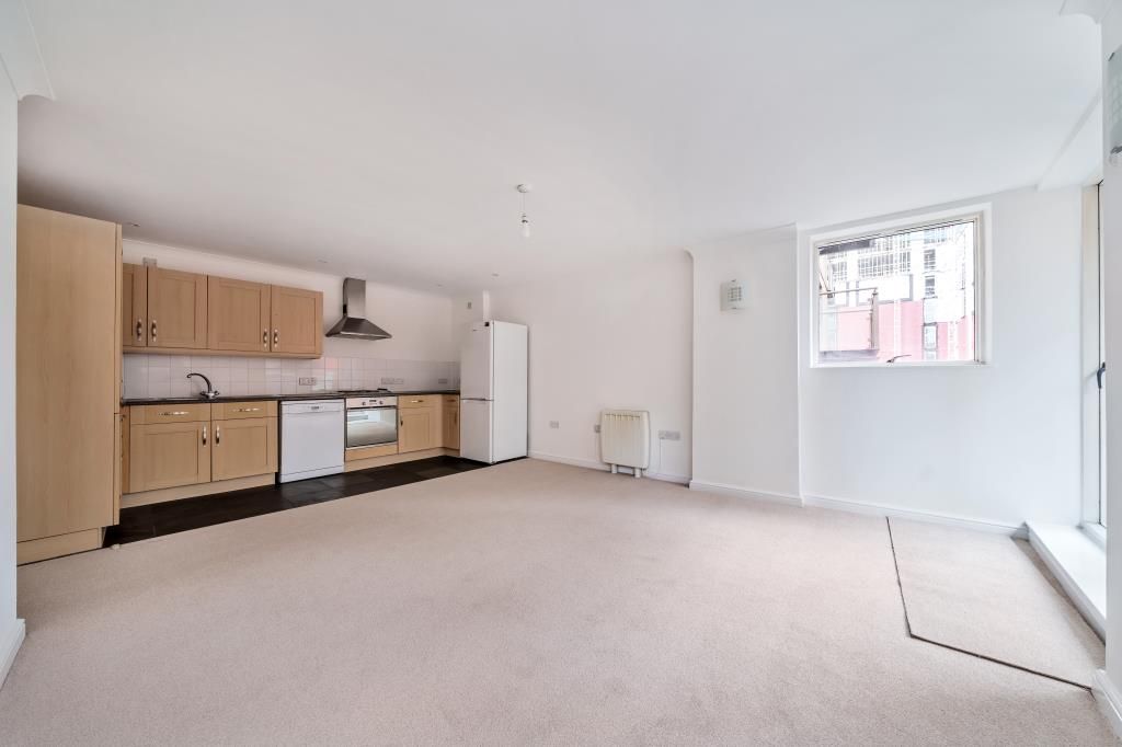 2 bed flat for sale in Reading, Berkshire RG1, £210,000