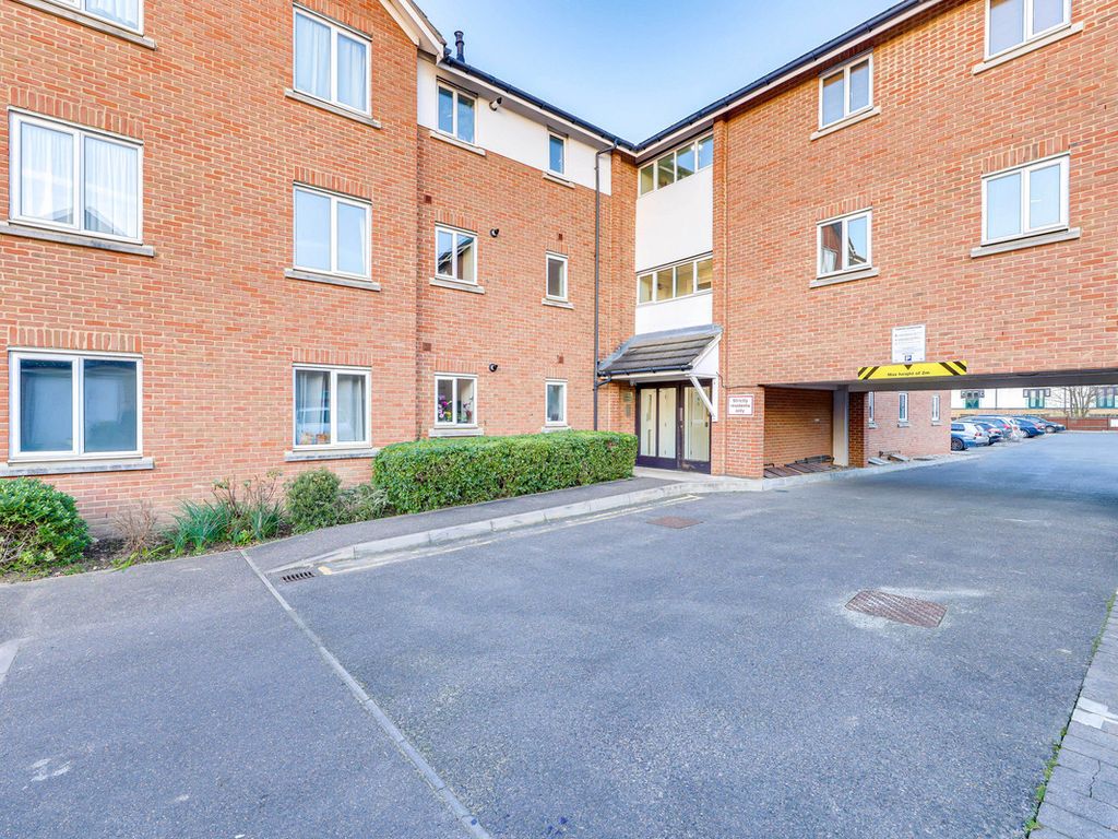 2 bed flat for sale in Fielding Way, Westcliff-On-Sea SS0, £195,000