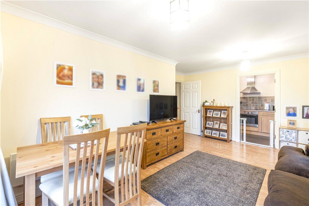 2 bed flat for sale in Old School Place, Croydon CR0, £275,000