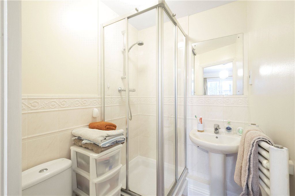 2 bed flat for sale in Old School Place, Croydon CR0, £275,000