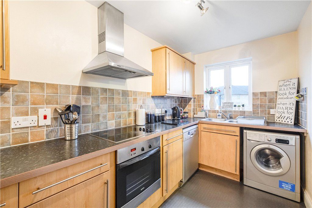 2 bed flat for sale in Old School Place, Croydon CR0, £275,000