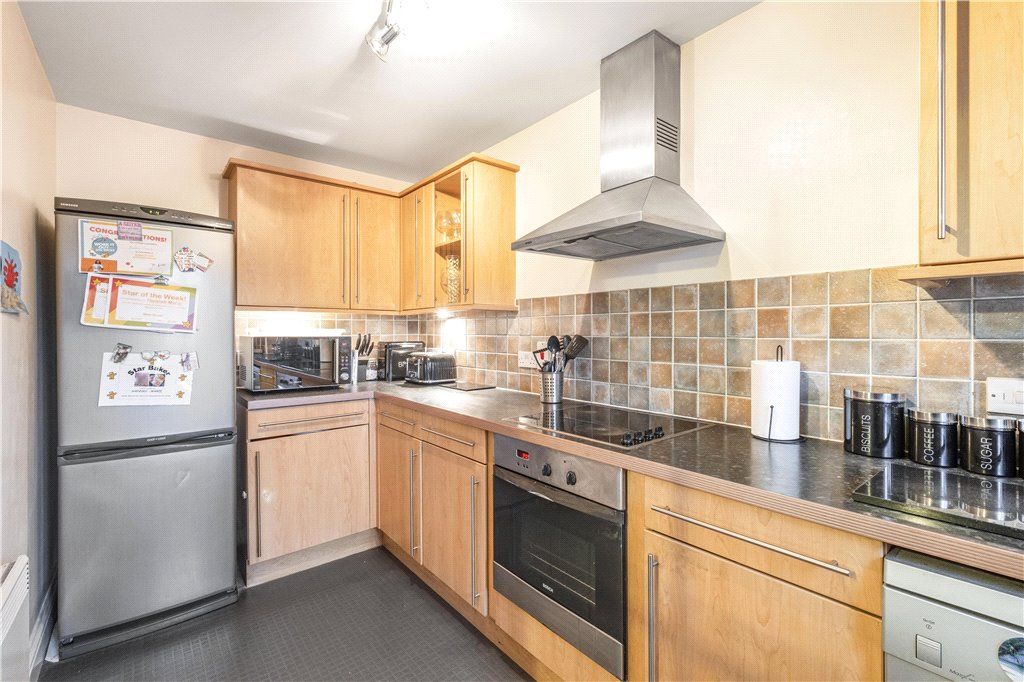 2 bed flat for sale in Old School Place, Croydon CR0, £275,000