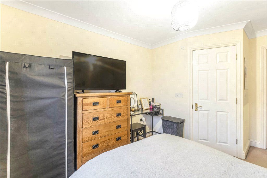 2 bed flat for sale in Old School Place, Croydon CR0, £275,000