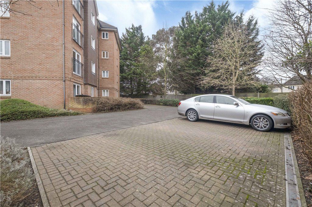 2 bed flat for sale in Old School Place, Croydon CR0, £275,000