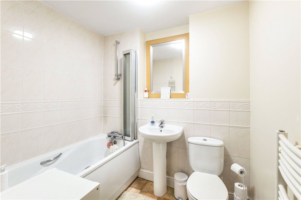 2 bed flat for sale in Old School Place, Croydon CR0, £275,000