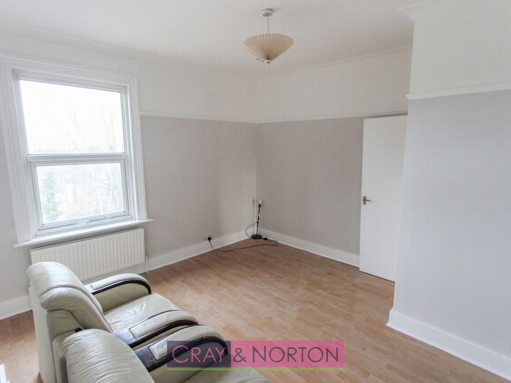 1 bed flat for sale in Lower Addiscombe Road, Croydon CR0, £200,000