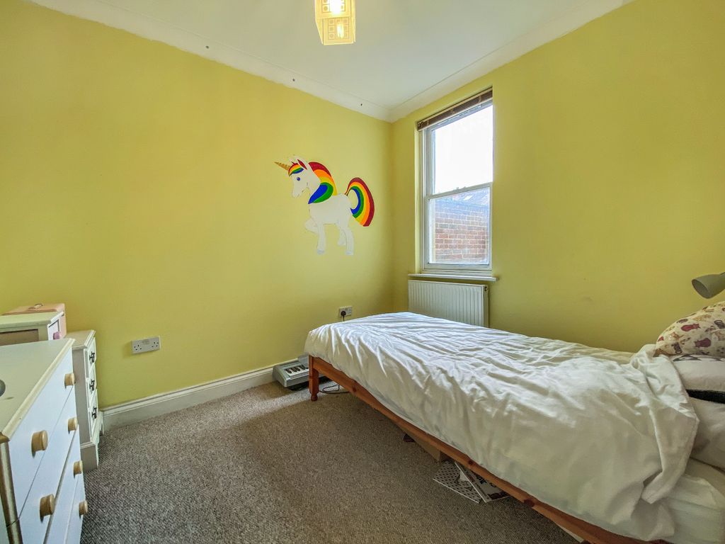 2 bed flat for sale in Osborne Road, Bath BA1, £269,950