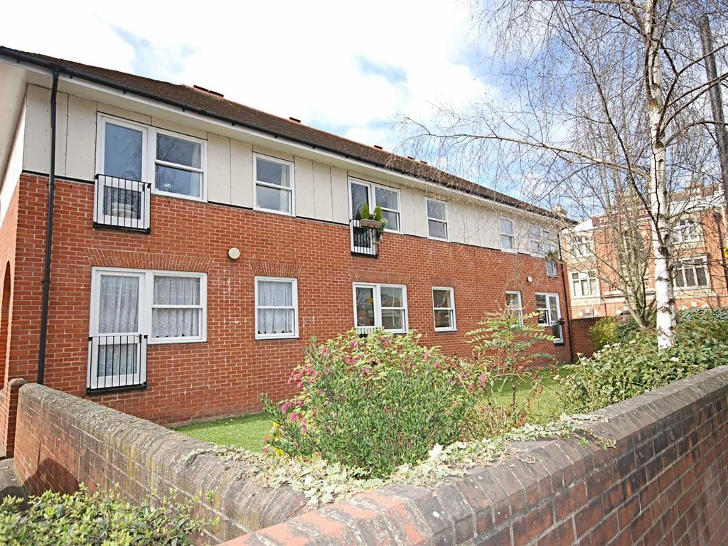 1 bed property for sale in Chauncy Court, Hertford SG14, £135,000