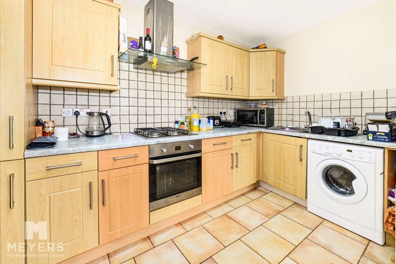 2 bed flat for sale in High Street, Poole Town Centre BH15, £170,000