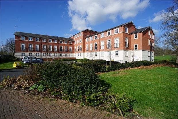 2 bed flat for sale in Siric House, Colchester, Essex. CO2, £165,000