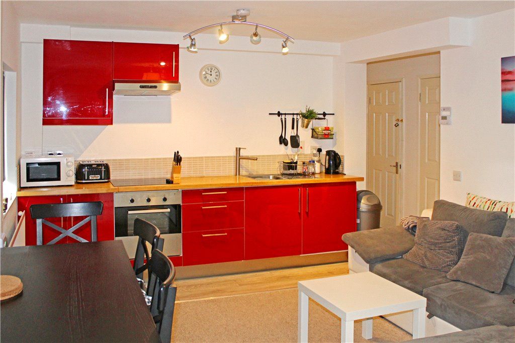 2 bed flat for sale in Twyford Avenue, Portsmouth PO2, £150,000