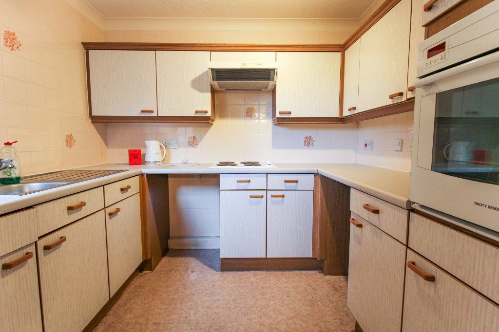 1 bed flat for sale in Vale Court, Knaresborough, North Yorkshire HG5, £89,950