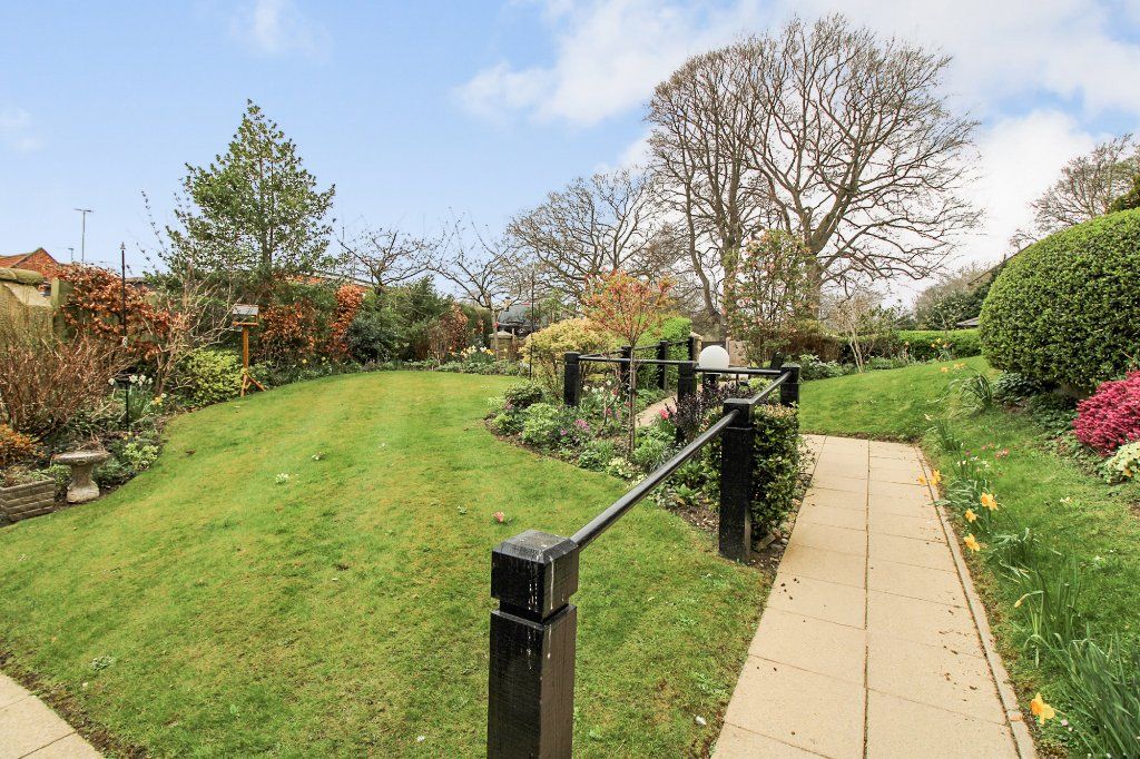 1 bed flat for sale in Vale Court, Knaresborough, North Yorkshire HG5, £89,950