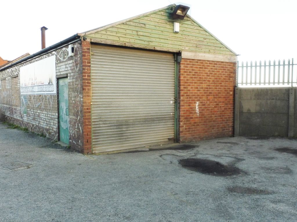Parking/garage for sale in Knollbeck Lane, Brampton Bierlow S73, £60,000