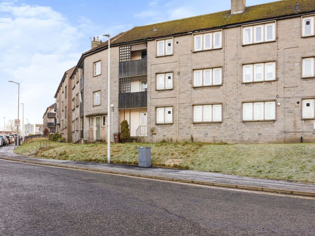 1 bed flat for sale in Cairngorm Drive, Aberdeen AB12, £65,000