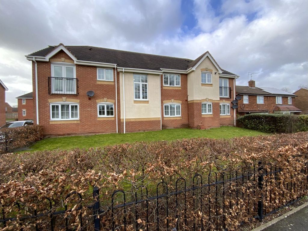 1 bed flat for sale in Shropshire Way, West Bromwich B71, £110,000