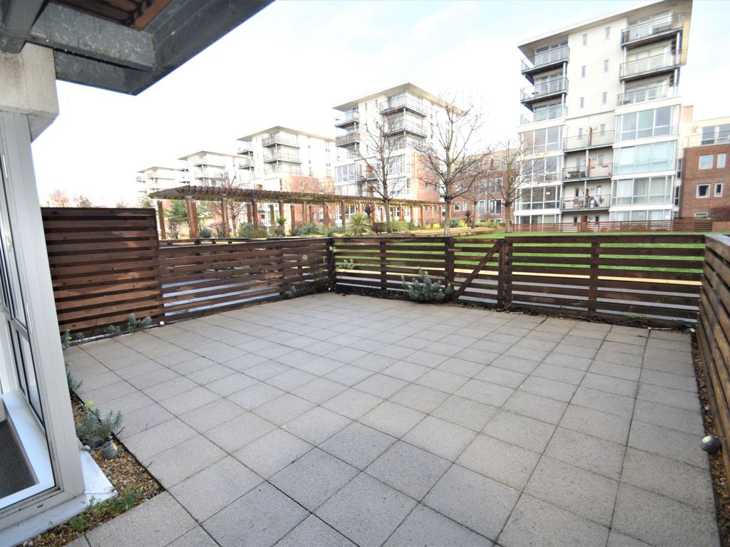1 bed flat for sale in Admiralty Road, Portsmouth PO1, £155,000