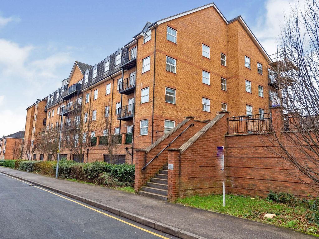 2 bed flat for sale in The Academy, Holly Street, Luton LU1, £150,000