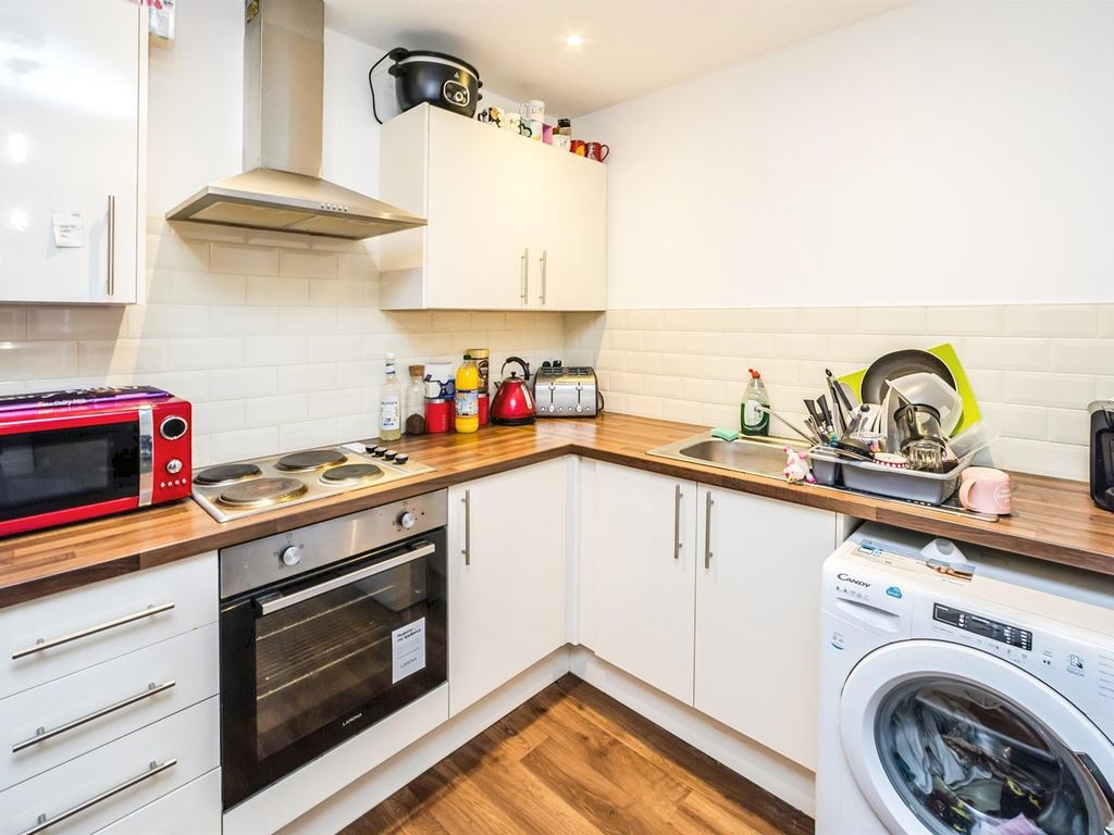 1 bed flat for sale in King Cross Street, Halifax HX1, £60,000