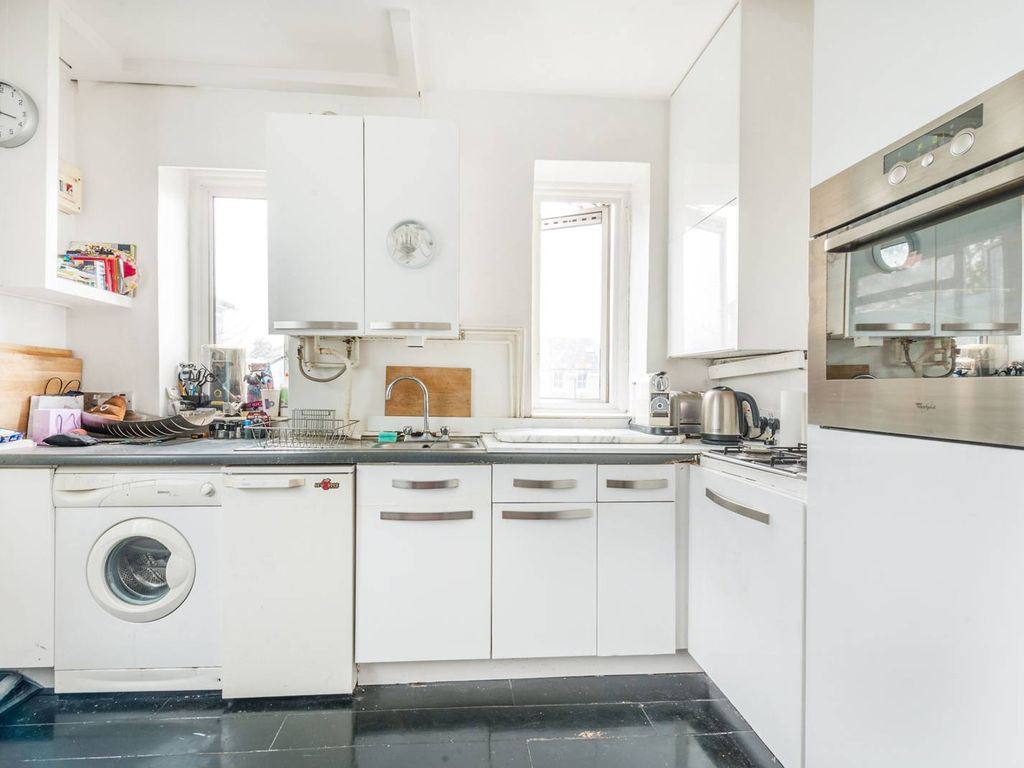 1 bed flat for sale in Brewster Gardens, North Kensington, London W10, £300,000