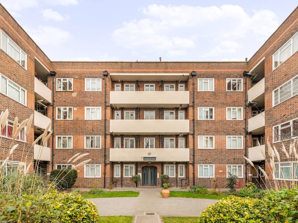 1 bed flat for sale in Brewster Gardens, North Kensington, London W10, £300,000