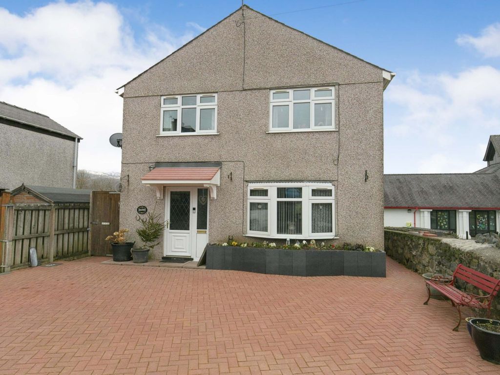 4 bed detached house for sale in Penisarwaun, Caernarfon LL55, £290,000