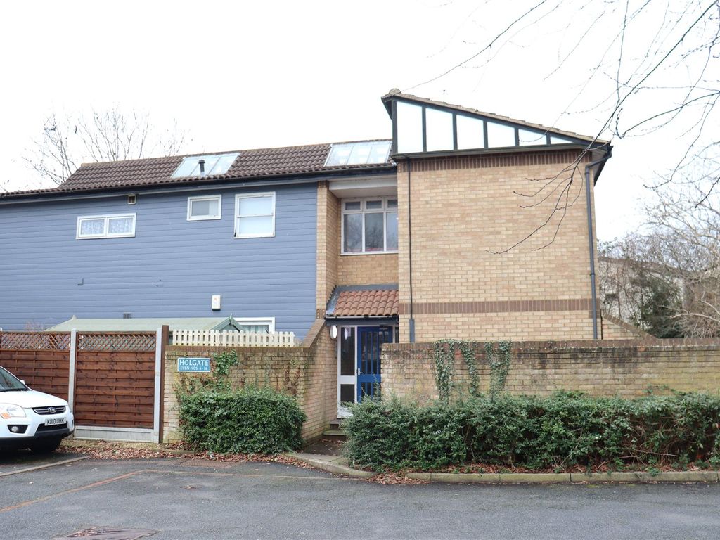 1 bed flat for sale in Holgate, Basildon SS13, £120,000