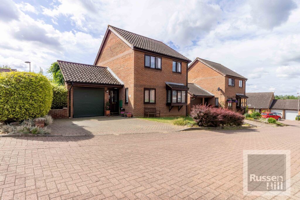 4 bed detached house for sale in Layer Close, Norwich NR5, £325,000