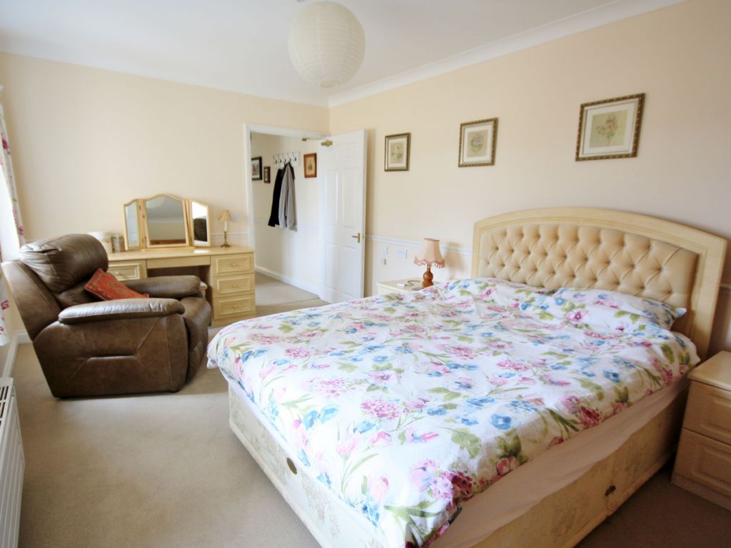 1 bed flat for sale in Alexander Hall, Avonpark, Winsley Hill, Bath BA2, £200,000